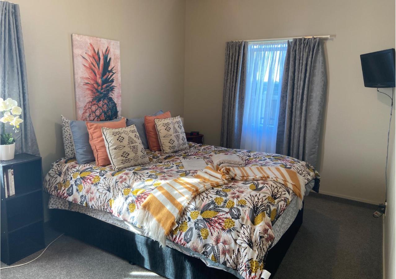 Warm On Waterloo Bed & Breakfast Palmerston North Eksteriør bilde