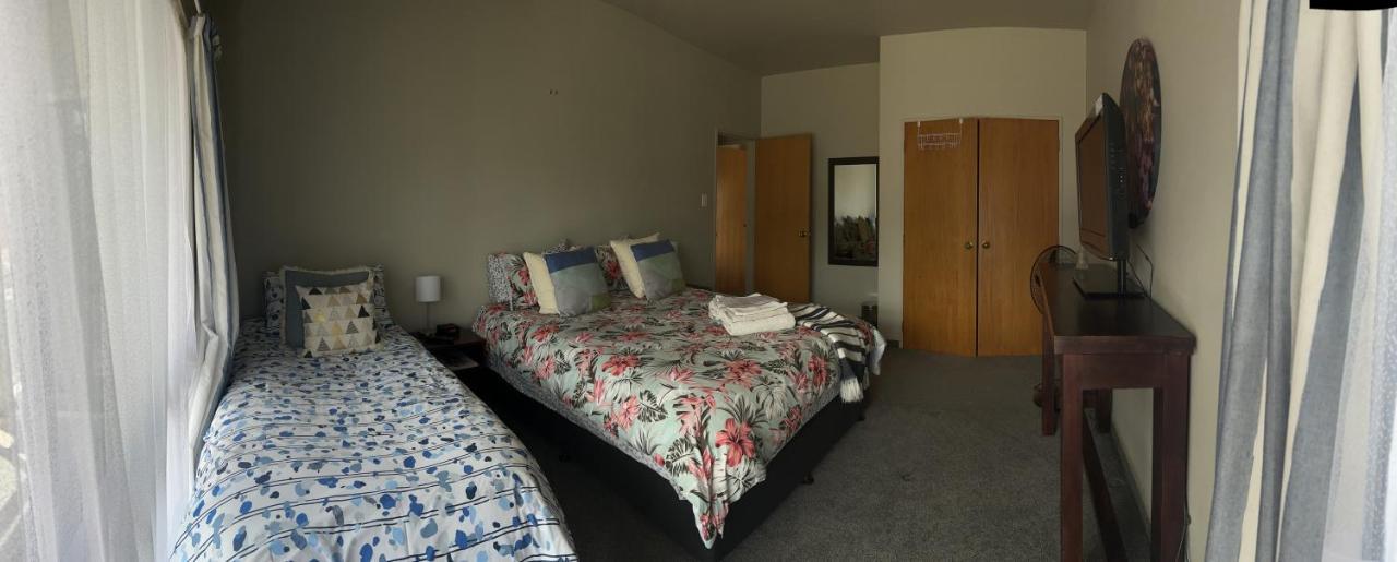 Warm On Waterloo Bed & Breakfast Palmerston North Eksteriør bilde