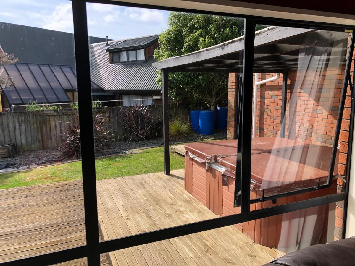 Warm On Waterloo Bed & Breakfast Palmerston North Eksteriør bilde